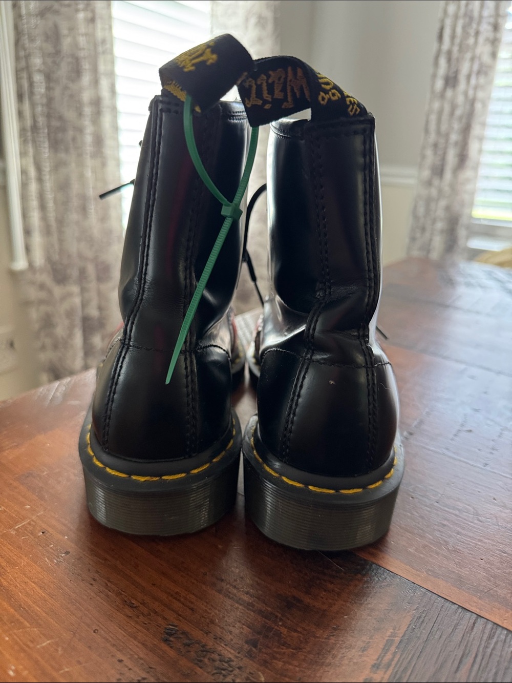 Dr. Doc Martens Union Jack Boots Size 39 Men 7 Women 8 - Picture 2 of 7